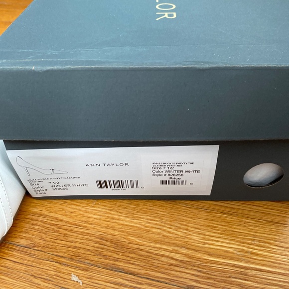 NEW ANN TAYLOR WINTER WHITE LEATHER BUCKLE POINTY TOE PUMPS HIGH HEEL SZ 7.5 - Picture 6 of 6